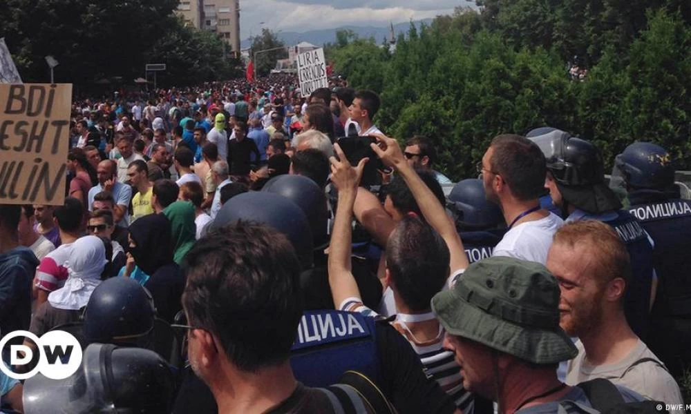 Συνεχίζεται η εθνοτική ένταση στα Σκόπια-Παρέμβαση Μπερίσα υπέρ των Αλβανών-Αλβανικό Κόμμα απαιτεί την επέμβαση της δύσης!